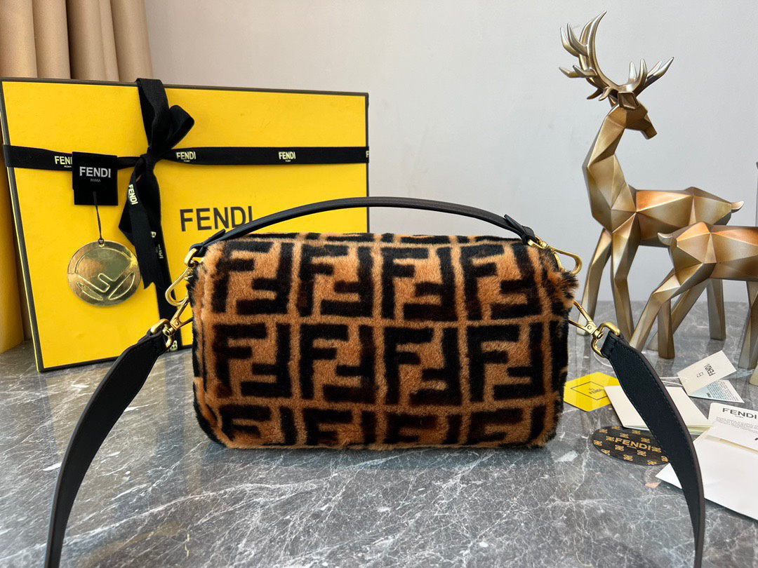 FENDI BAGUETTE NM ZUCCA SHEARLING 0191 (27*13*6cm)