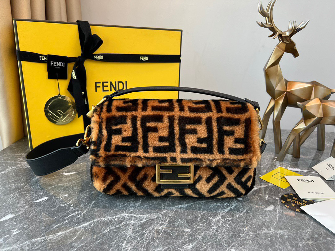 FENDI BAGUETTE NM ZUCCA SHEARLING 0191 (27*13*6cm)