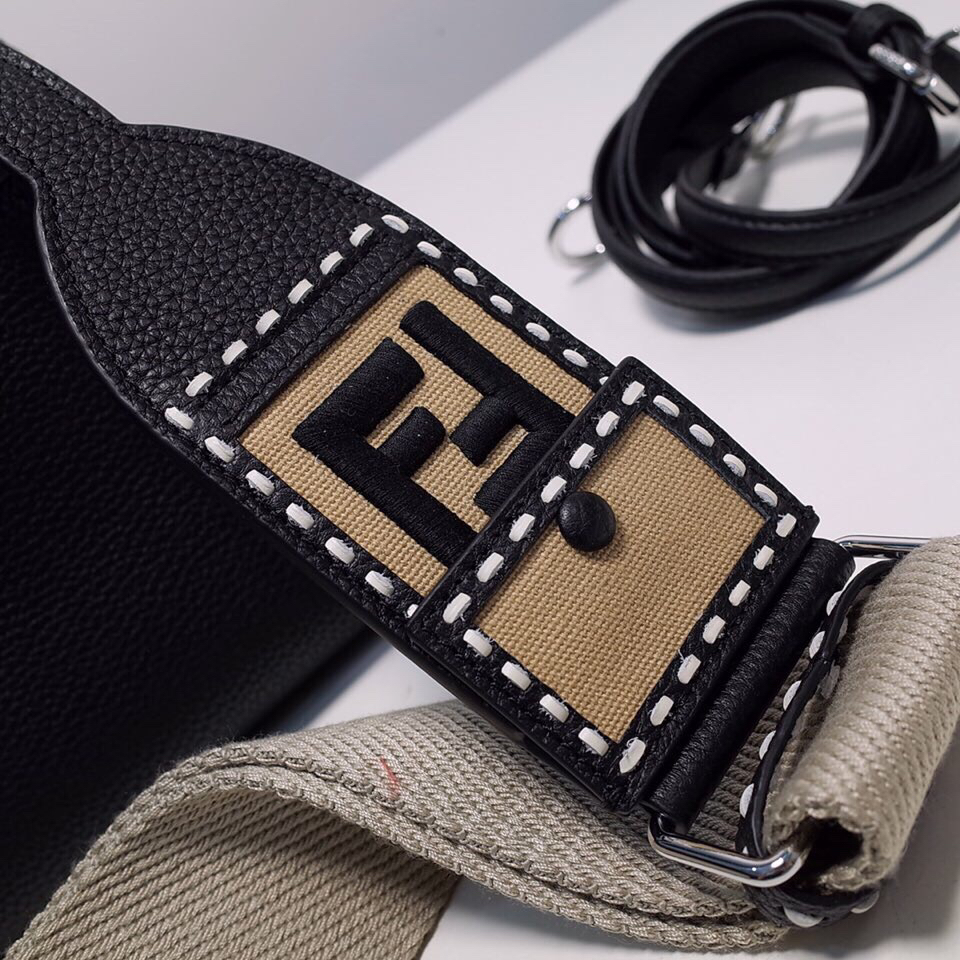 FENDI PEEKABOO MINI 8BN244AKL3F06HW (23*18*11cm)