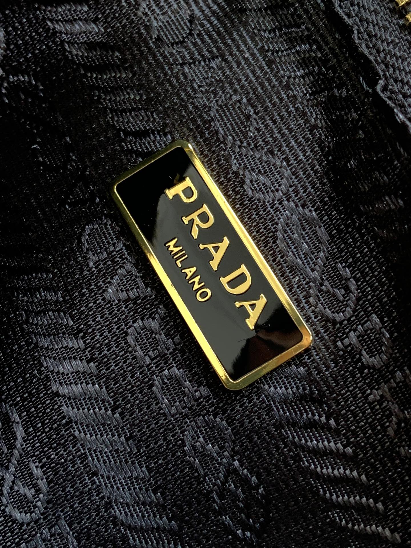 PRADA RE-EDITION 2005 RE-NYLON BAG 1BH204 (22*18*6cm)