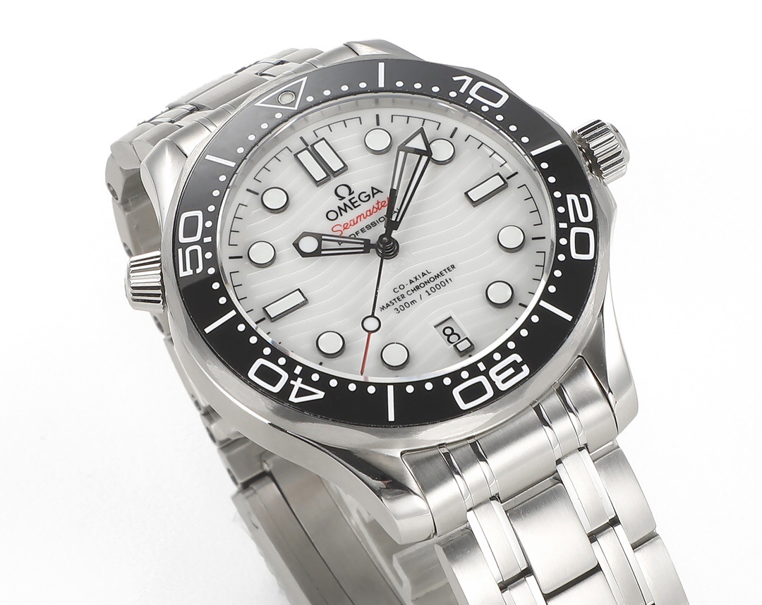 Omega Seamaster Diver White Dial 42 mm Steel Oyster Bracelet 