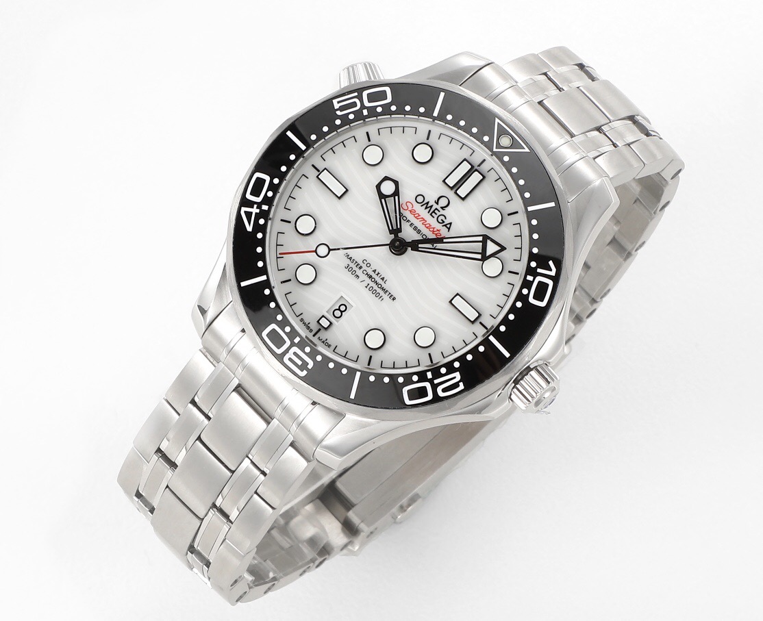 Omega Seamaster Diver White Dial 42 mm Steel Oyster Bracelet 