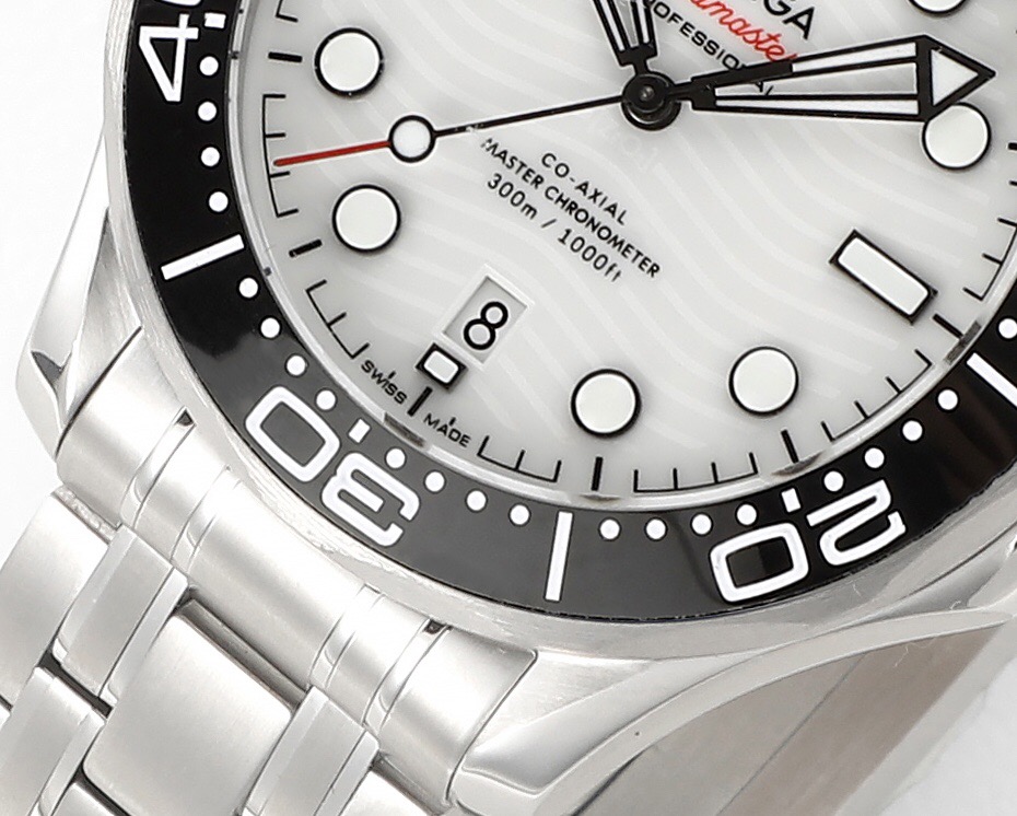 Omega Seamaster Diver White Dial 42 mm Steel Oyster Bracelet 