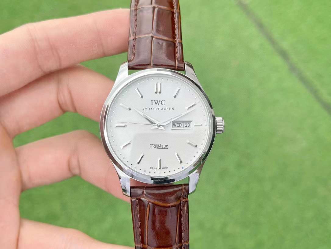 IWC Classical Multi-Color Dial 42 mm Steel Leather Bracelet 